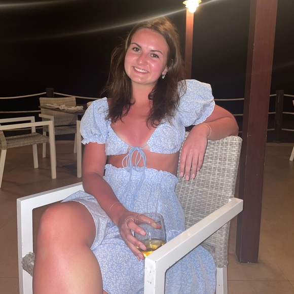 Meet your Posher, Cass - Picture 1 of 1